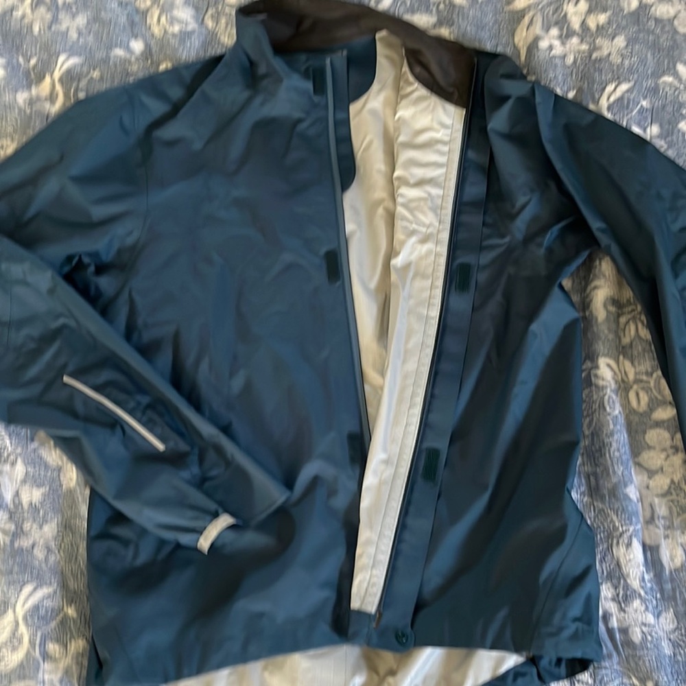 Men’s rain coat. CO-OP cycles size men’s size small